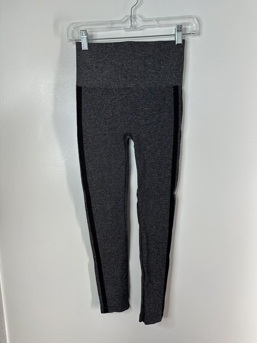 Assets Red Hot Label by Spanx Side Stripe Seamless Leggings - Gray / Black Sz Md